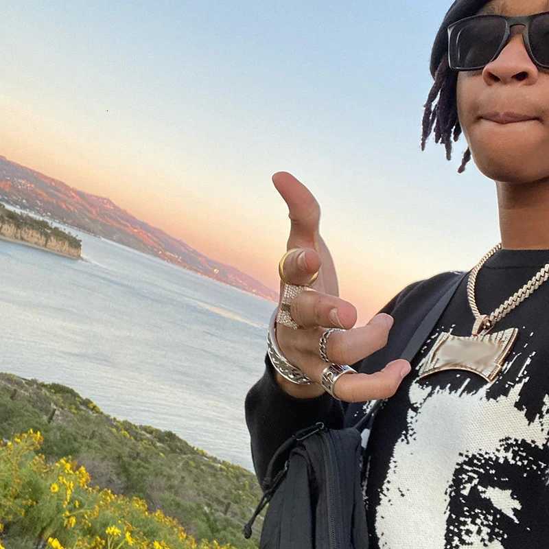 Oversized Mens Sweaters Vintage Sweatshirts Top Vintage Loose Distressed Pullovers Casual Harajuku Autumn Women Cotton Knitwear XJ250805