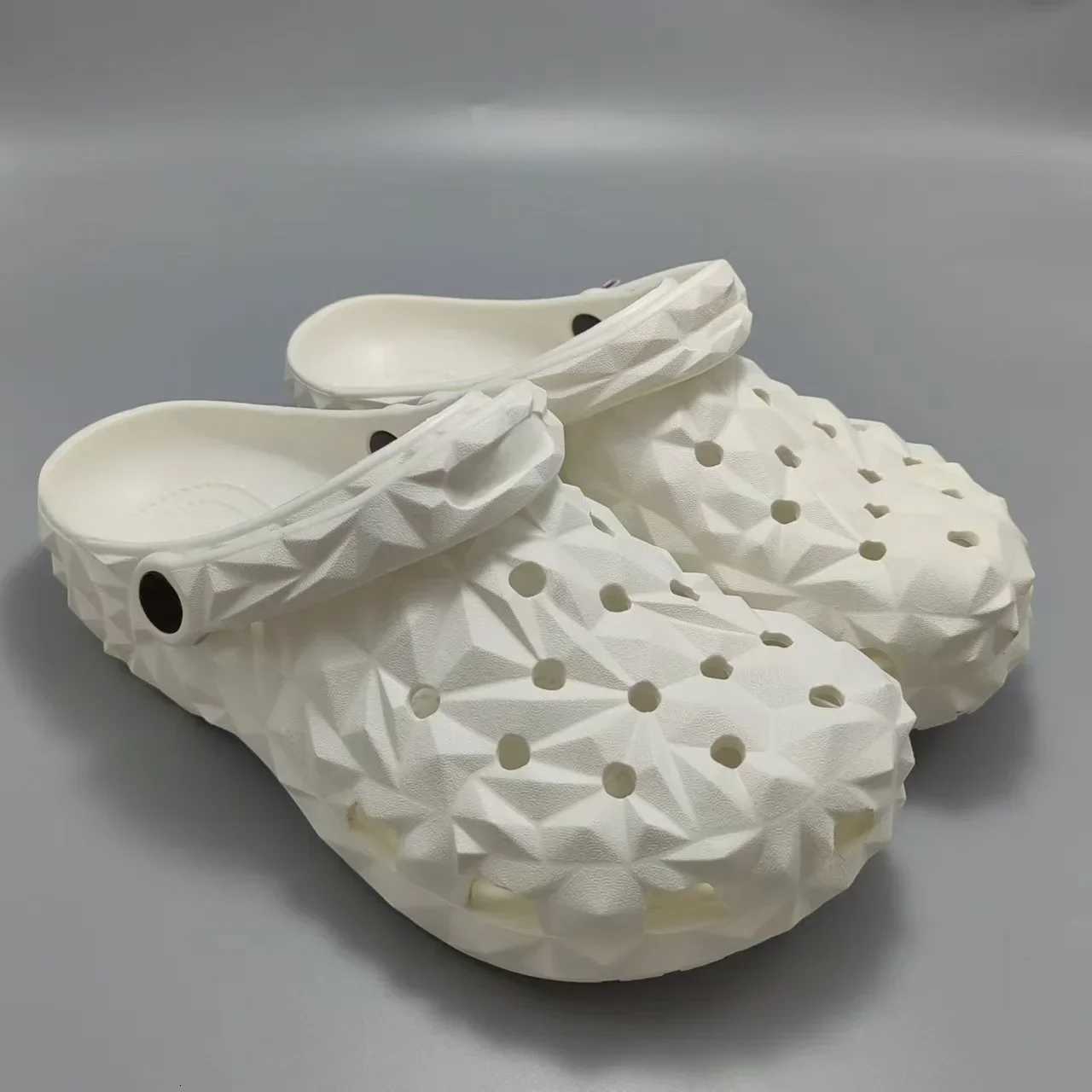 Durian Hole Slippers Perforated Shoes Mens Womens Shoes Fashionable Versatile Lightweight and Non-Slip Sports Beach Sandals W250805