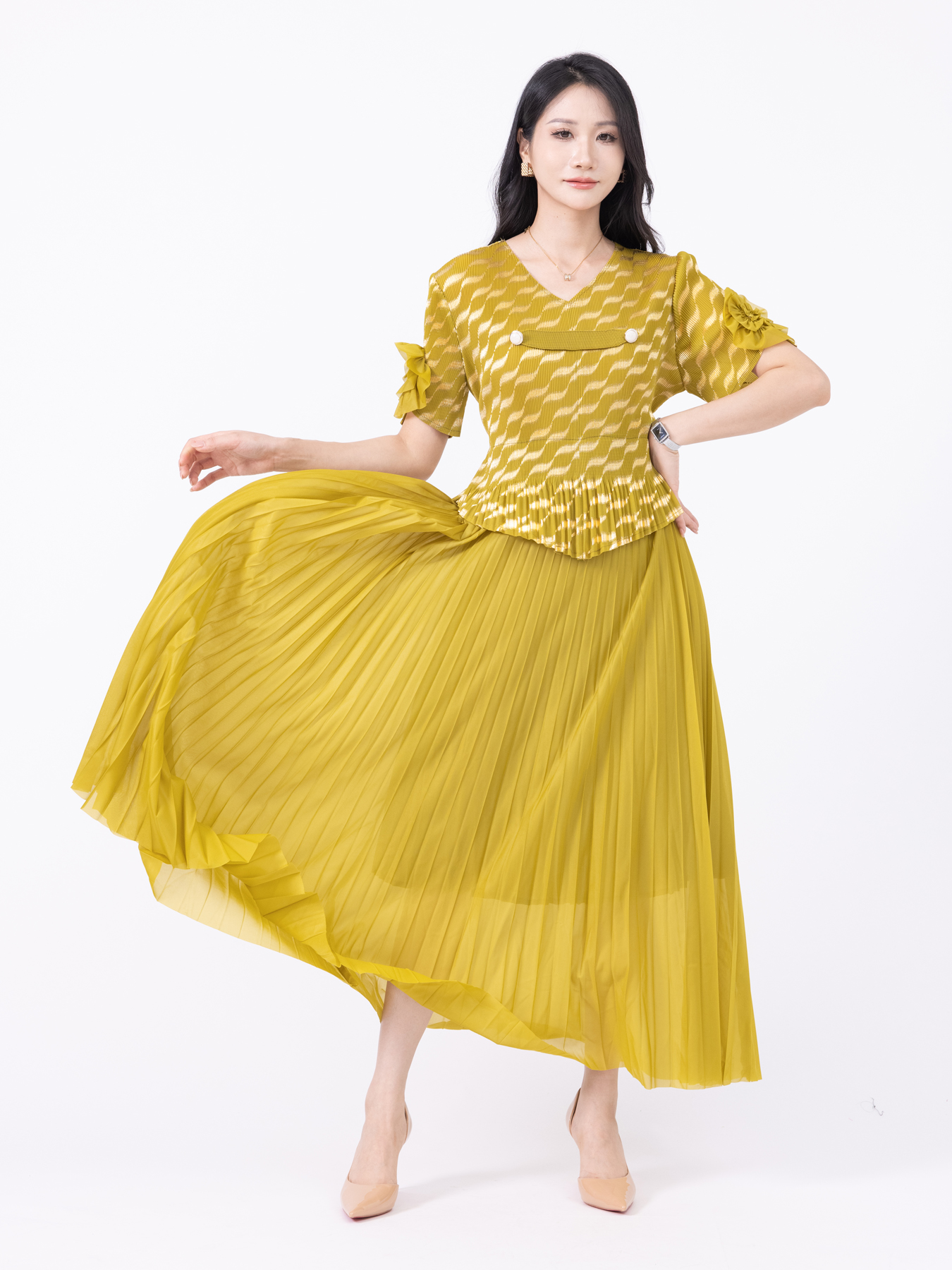 Dresses Elegant Two-Pleat Fake Dress with Gold Embossing Two pleated and gold-embossed fake dresses H250303