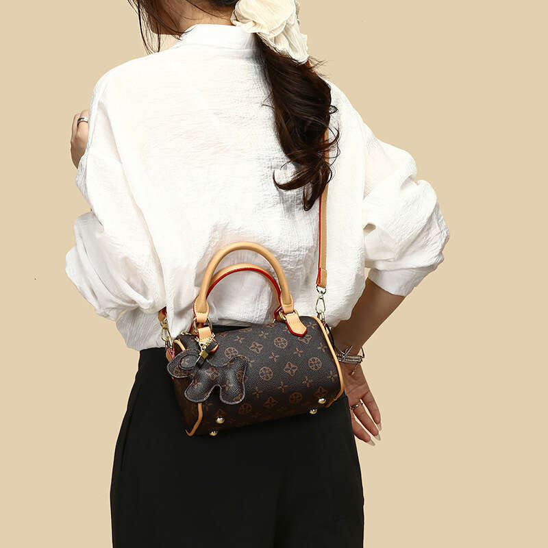 High-End Fashion Boston Handbag 2025 New Vintage Floral Shoulder Crossbody Versatile Pillow Bag for Women