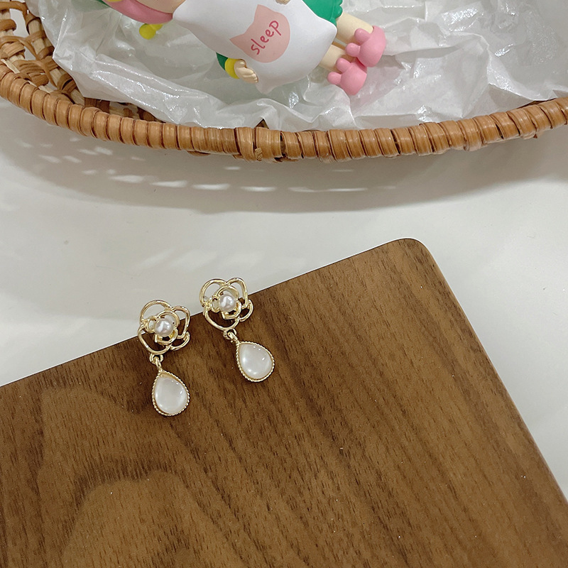 Vintage French Court Style High-end Women's Earrings Free Shipping Designer Luxury Cat Eye Stone Hollow Rose Water Droplet S925 Silver Needle Ear