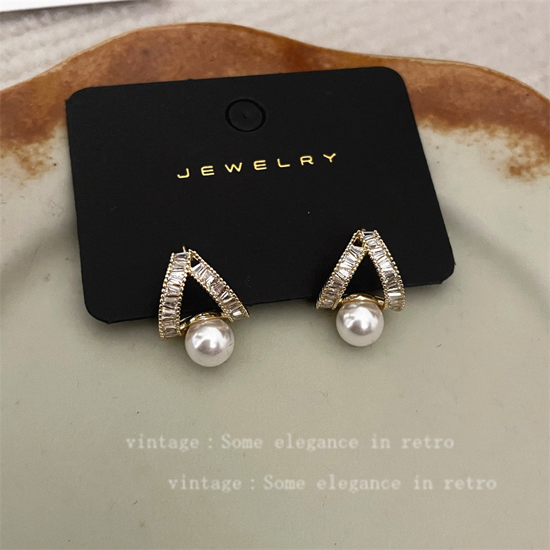 Free Shipping Designer Luxury Jewelry New Zircon Pearl Earrings For Women Elegant Exquisite Ear Clips Fashion Versatile Ear Accessories