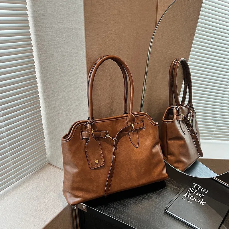 Designer Bag Shoulder Bags Fast Shipping new Designer Fashion Commuter Solid Color Chain Women's Handheld Single Shoulder Diagonal Cross Bag Fash