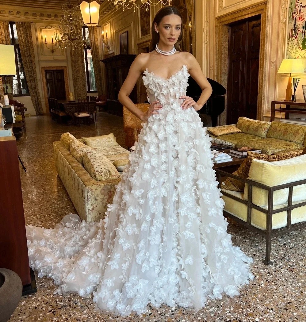 2025 Modern Boho Wedding Dresses Strapless 3D Flowers Lace A Line Tulle Church Bride Bridal Formal Grown Vestidos De Noiva