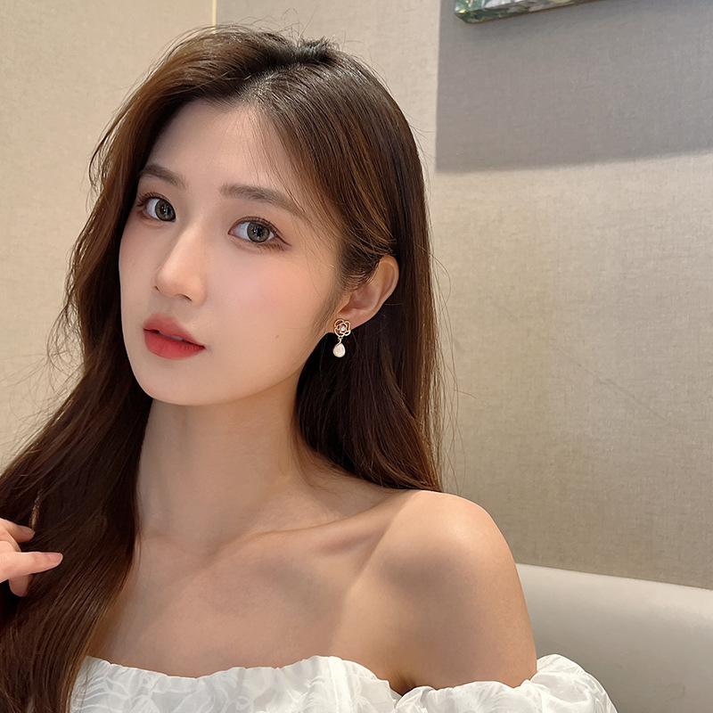 Vintage French Court Style High-end Women's Earrings Free Shipping Designer Luxury Cat Eye Stone Hollow Rose Water Droplet S925 Silver Needle Ear