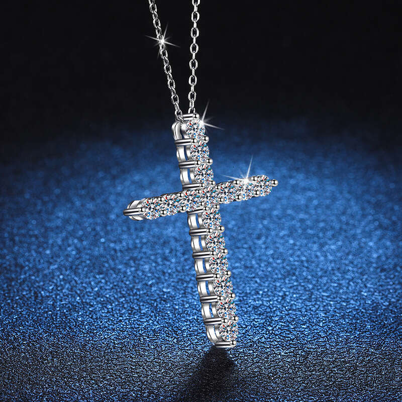 Iced Out VVS Fashion Cross Pendant for Women 1.6 ct D Color Moissanite Dia Necklace