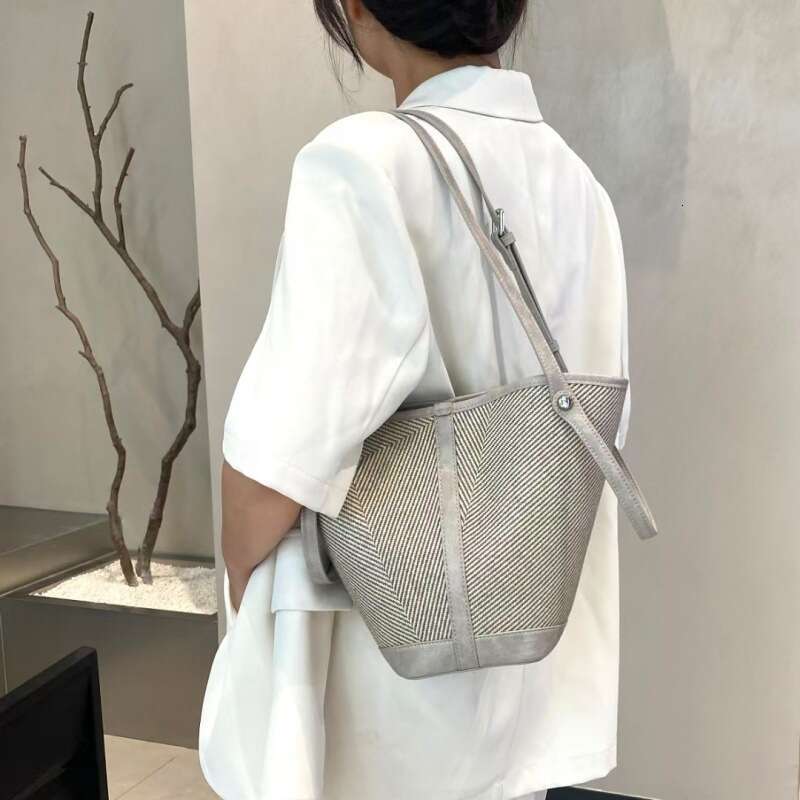 Cowhide New Fashion Versatile Handbag for Women Small Tote Genuine Leather High-end Feel Single Shoulder Crossbody Bag B5