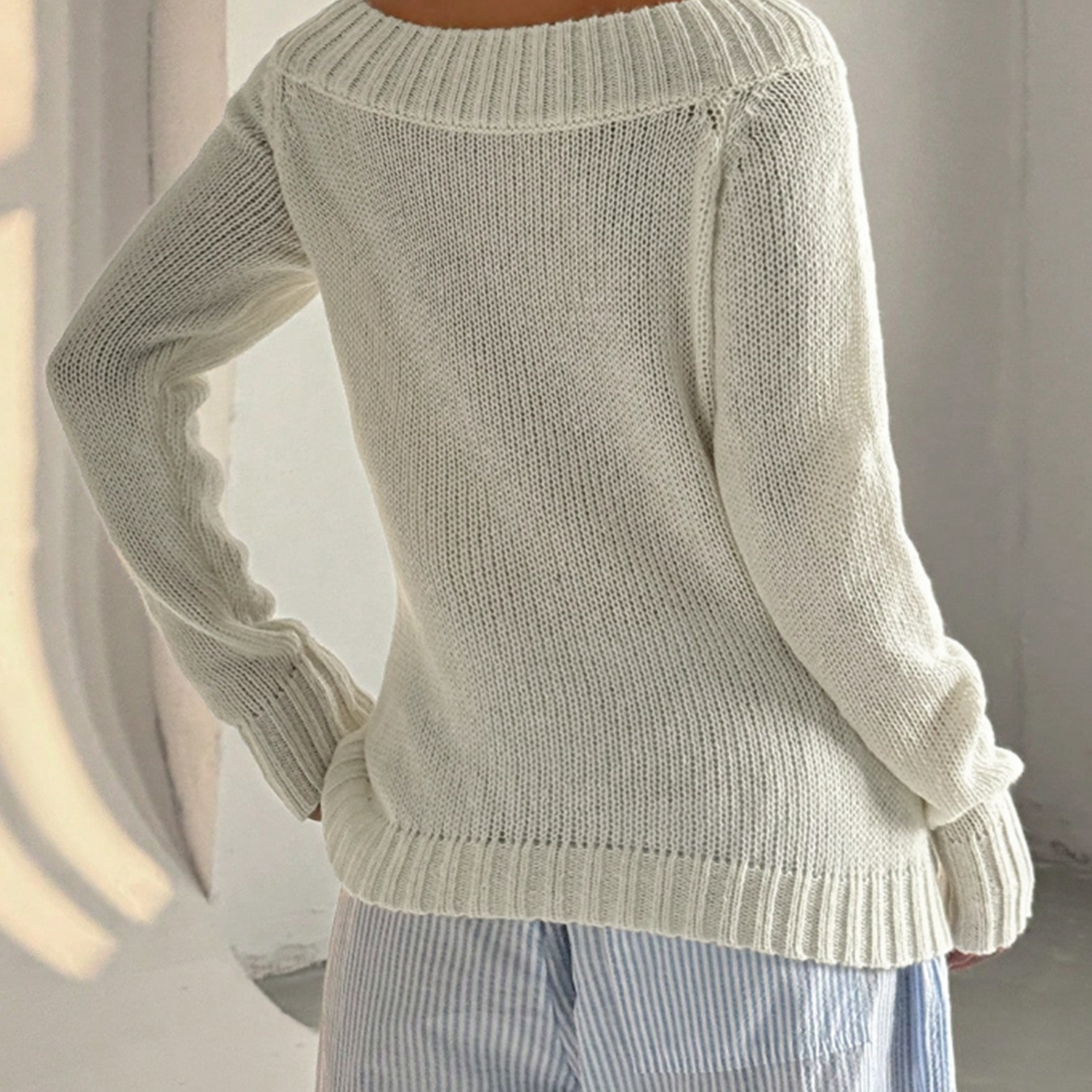 hot Free delivery designer sweater for women Fashionable round neck sweater loose slimming pullover sweater