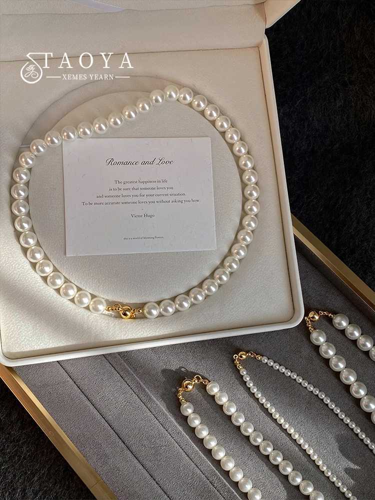 Girls Imitation White Pearl Magnetic Round Buckle Beaded Chain Necklace 2025 New Collarbone Chain Elegant Jewelry for Women Y250805