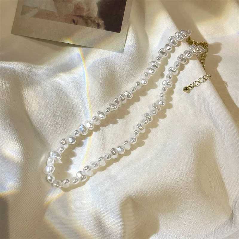 Elegant Baroque Pearls Short Chain Necklace Vintage White Imitation Pearls Beads Choker Necklace for Women Wedding Jewelry Gift Y250805