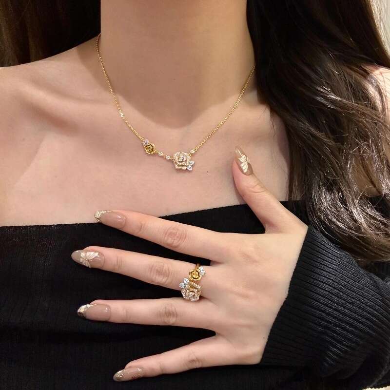 High-End Dia-Studded Pink Dia Twin Rose Necklace Bracelet Ring Socialite Design Luxurious Jewelry Set