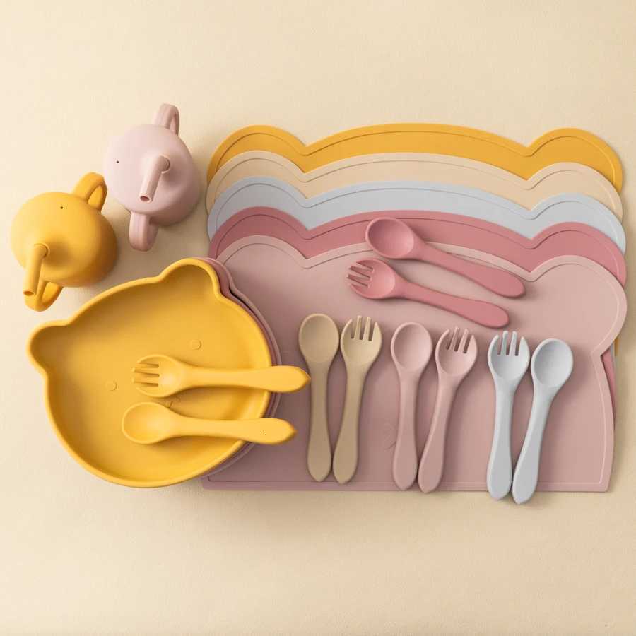 5PCS Baby Silicone Tableware Waterproof Placemat Soft Spoon Fork Suction Baby Dishes Sippy Cup Feeding Training Baby Dinner Set X250806