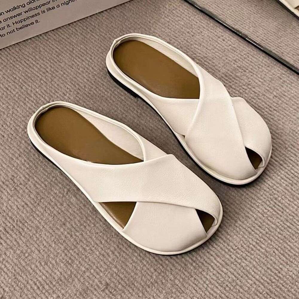 Closed-Toe for Women 2025 Summer Autumn New Low Heel Half Slippers Non-Slip Versatile Lazy Outdoor Beach Sandals