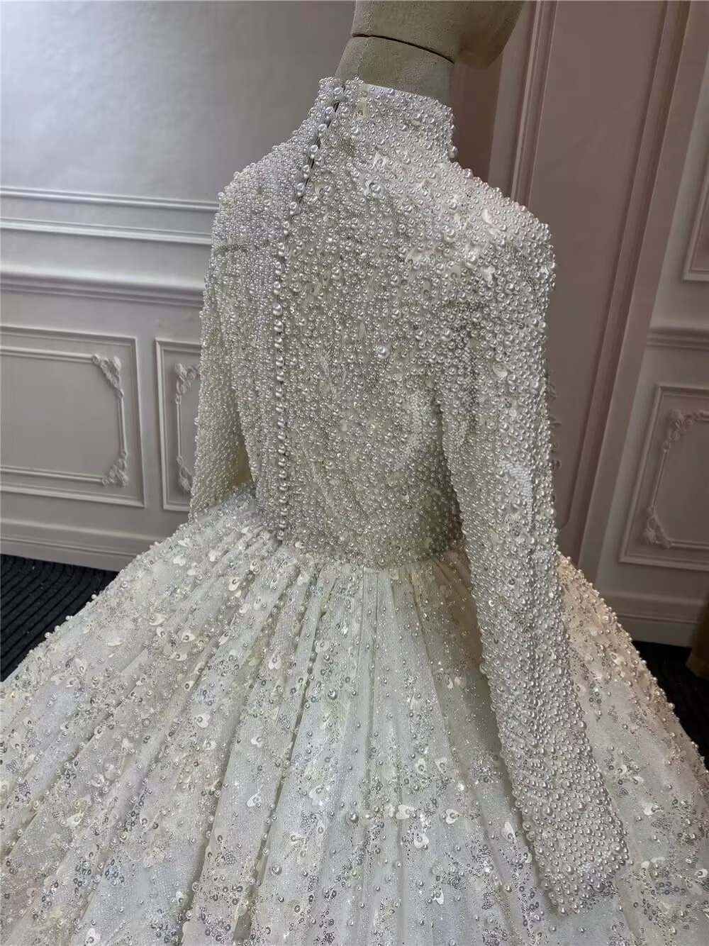 Muslim High Neck Ball Gowns Wedding Dresses Pearls Sequins Long Sleeve Bride Dress Luxurious Sweep Train Bridal Dress Customized