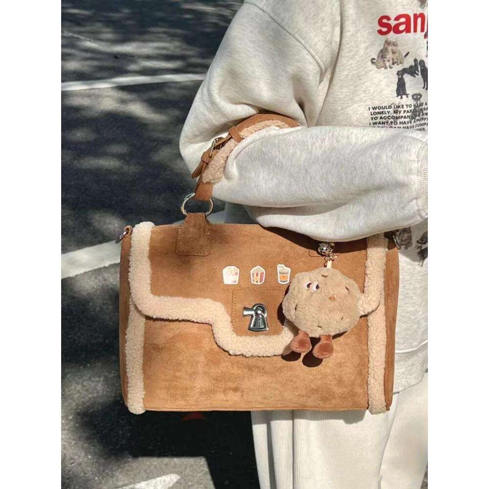 Designer Bag Tote Shoulder Bag Lamb Wool Handbag Plush Tote For Women New High End Large Capacity Crossbody Messenger
