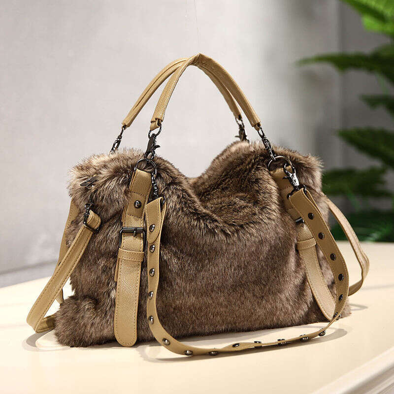 New Women's Imitation Rabbit Fur, Grass 2023 European And American Style Big Brand Rivet Locomotive Large Capacity Bag