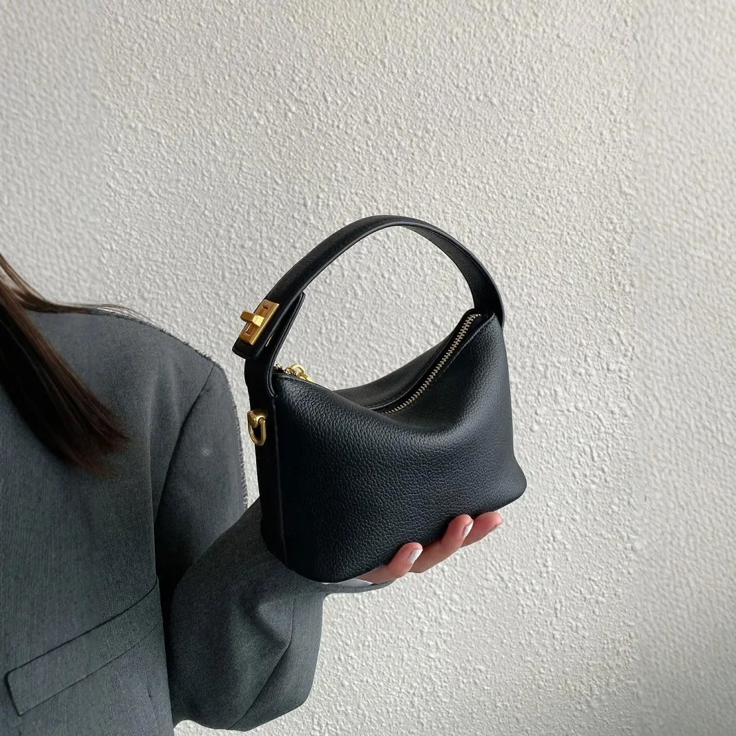 Simple and retro handbag crossbody bag soft leather small square bag 250804