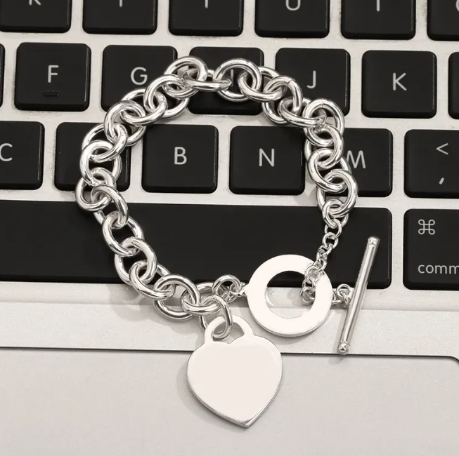 Charm Bracelets 925 Love Heart Designer Bracelet Sier Bracelet Bottom Plated Girlfriend Souvenir Lady Fashion Charm Designer Jewelry Gift
