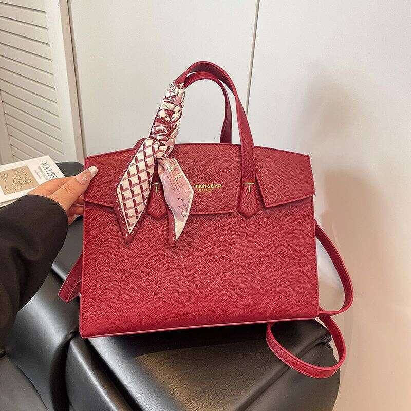 Designer Bag Tote Shoulder Bag Outstanding Temperament PUDFD Princess Diana Fashionable Simple Large Capacity Handbag New Stylish Versatile