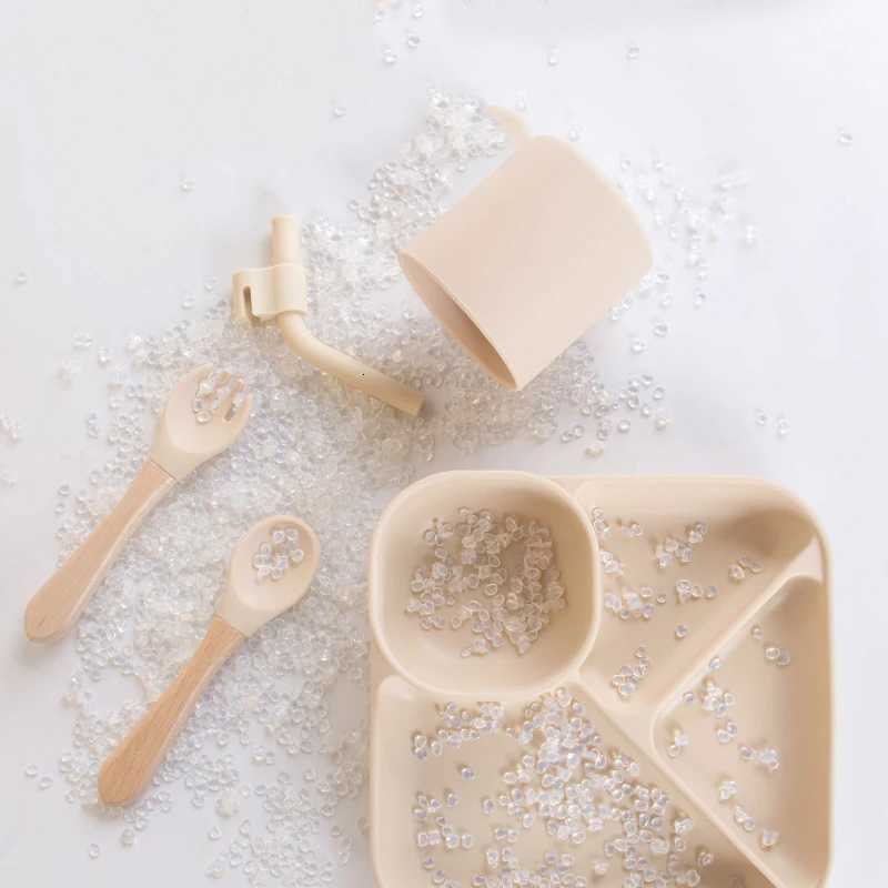 6PCS Childrens Tableware Set Baby Eating Food Training Silicone Tableware Set Baby Sucker Feeding Dishes Plate With Spoon Fork X250806