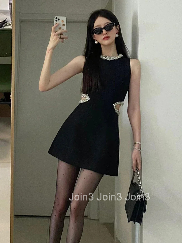 French Elegant Sexy Hot Girl Sleeveless Birthday Black Dress High End Waist Cinched Slimming Hollow A-line Mini Dress for Women