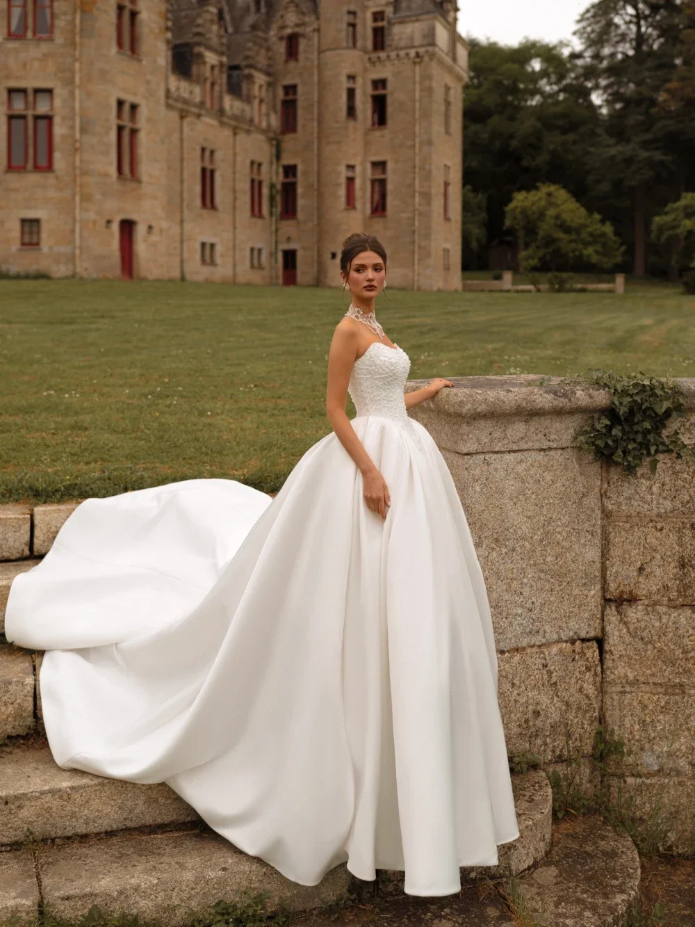 Elegant A Line Women Wedding Dress Sweetheart Neck Sleeveless Backless Bridal Gowns Pearls Beaded Sweep Train Dress Custom Made vestidos de novia