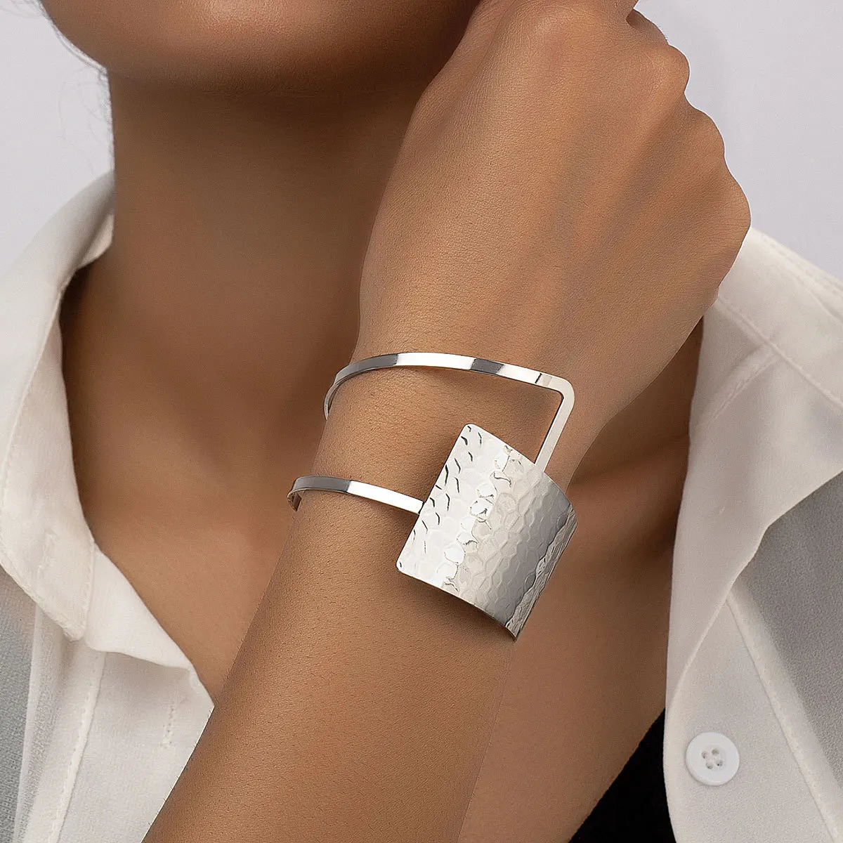 European and American Light Geometric Bracelet Geometric Exaggeration n Jewelry Womens Accessories Gift Wholesale 250805