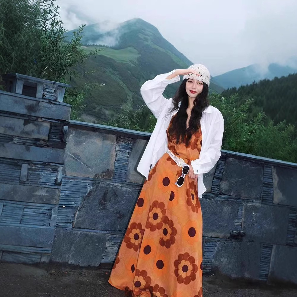 2025 Summer Travel Dress Beach Vacation Elegant Printed V-neck Dress Bohemian Beach Dress Summer New fashion Designer Dress