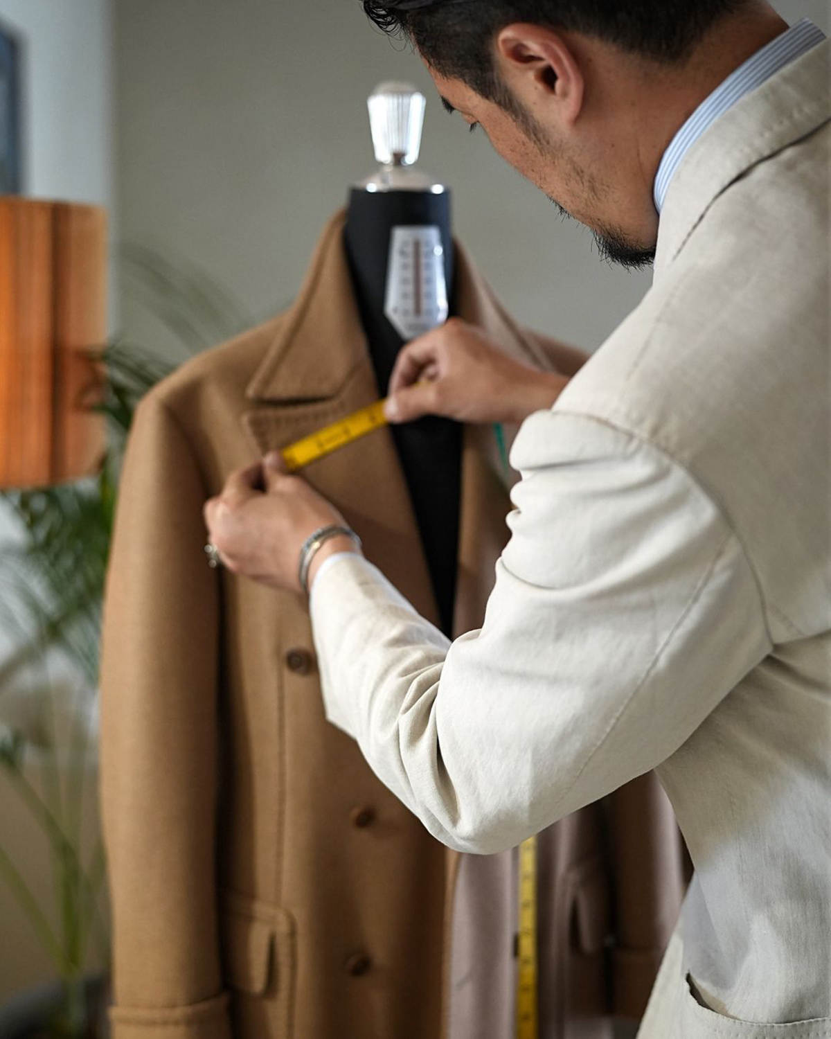 Vintage England Style Men's Overcoat Thick Peaked Lapel Double Breasted Casual Winter Warm Coat Customized