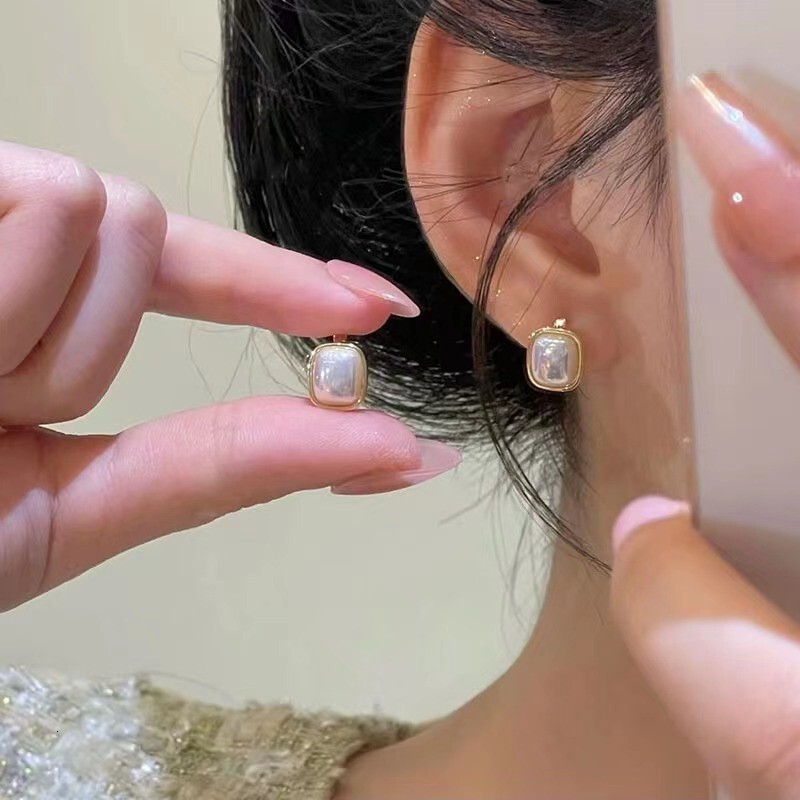 Free Shipping Designer Luxury Jewelry French Baroque Irregular Pearl Pendant Earrings For Women, Niche Fashion Versatile Design Sense Knotted Earrings