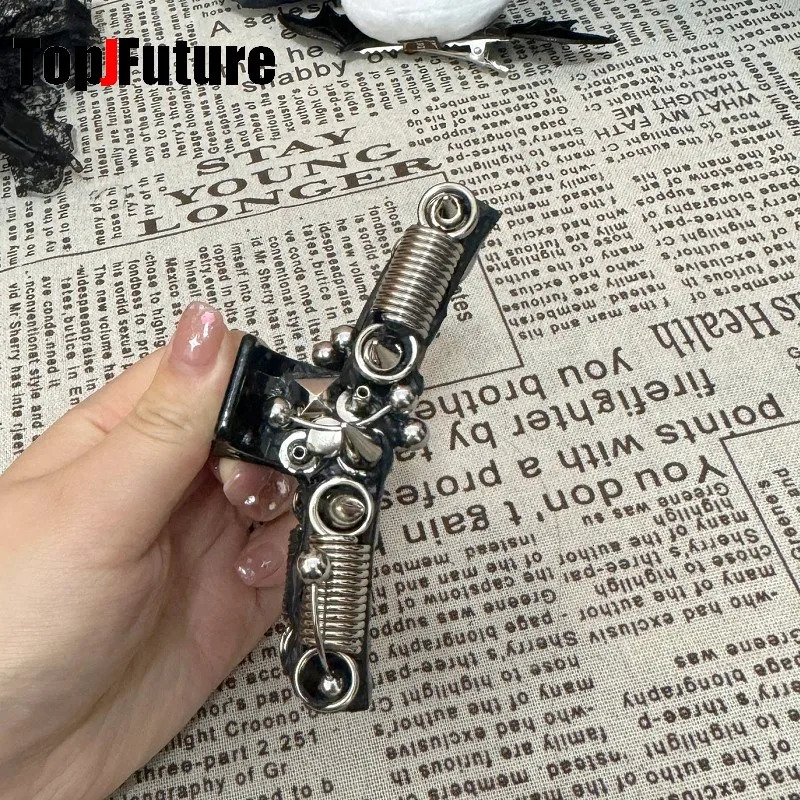 Women dank Y2K girl Harajuk Gothic punk cosplay Grasp Clip Metallic feeling Hollow rivet Grasp Hair Crab Hair Accessories claws 250730