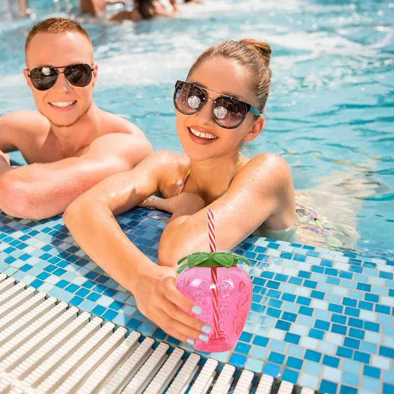 Hawaiian Summer Party Pineapple Strawberry Cup with Straw Tropical Wedding Flamingo Luau Birthday Party Decoration Drinking Cup 250805