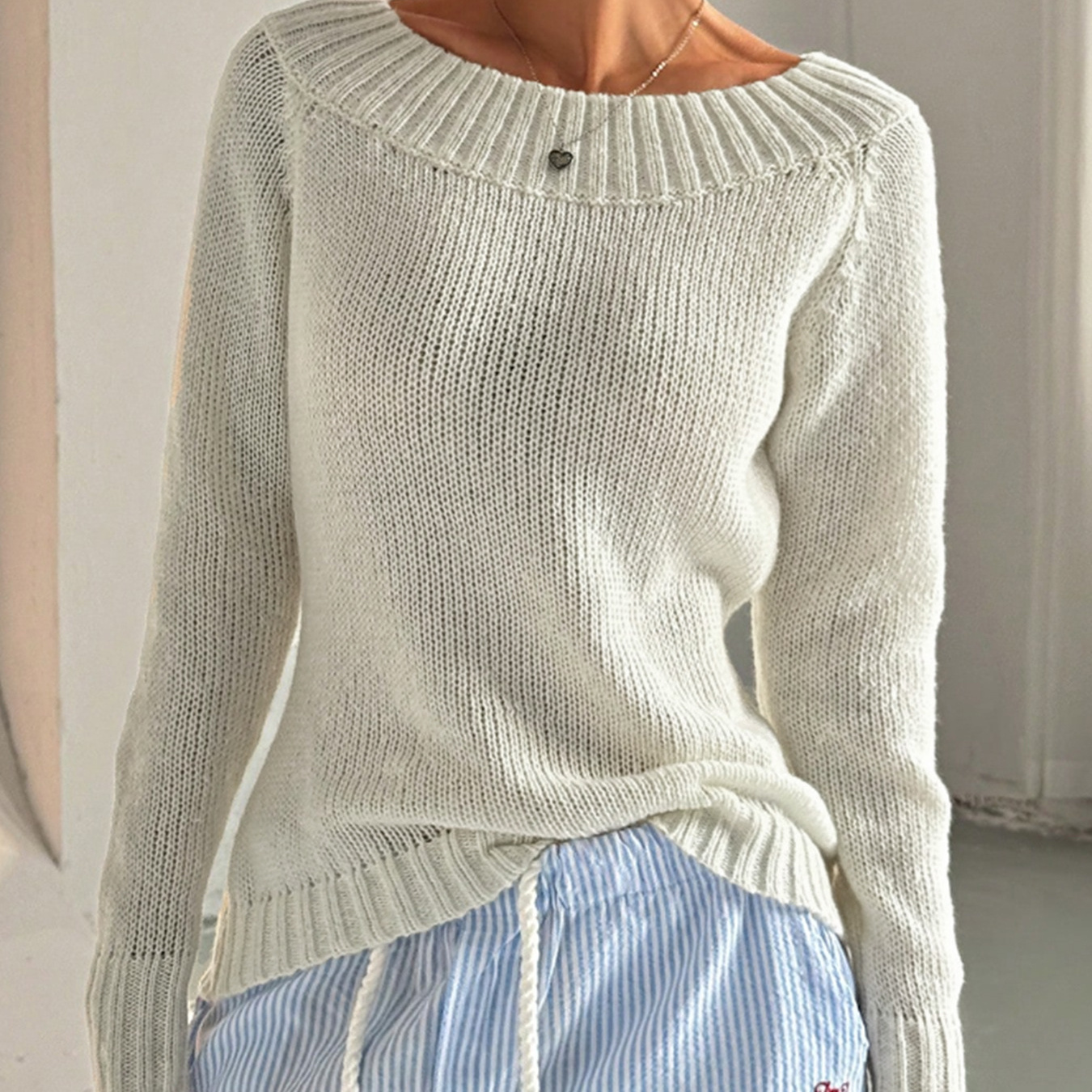 hot Free delivery designer sweater for women Fashionable round neck sweater loose slimming pullover sweater