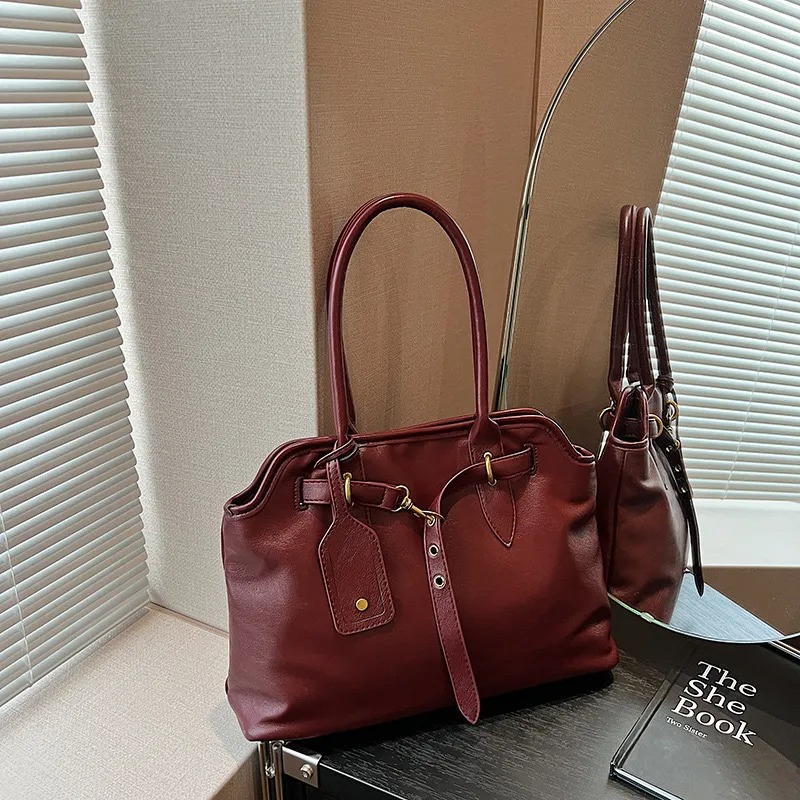 Designer Bag Shoulder Bags Fast Shipping new Designer Fashion Commuter Solid Color Chain Women's Handheld Single Shoulder Diagonal Cross Bag Fash