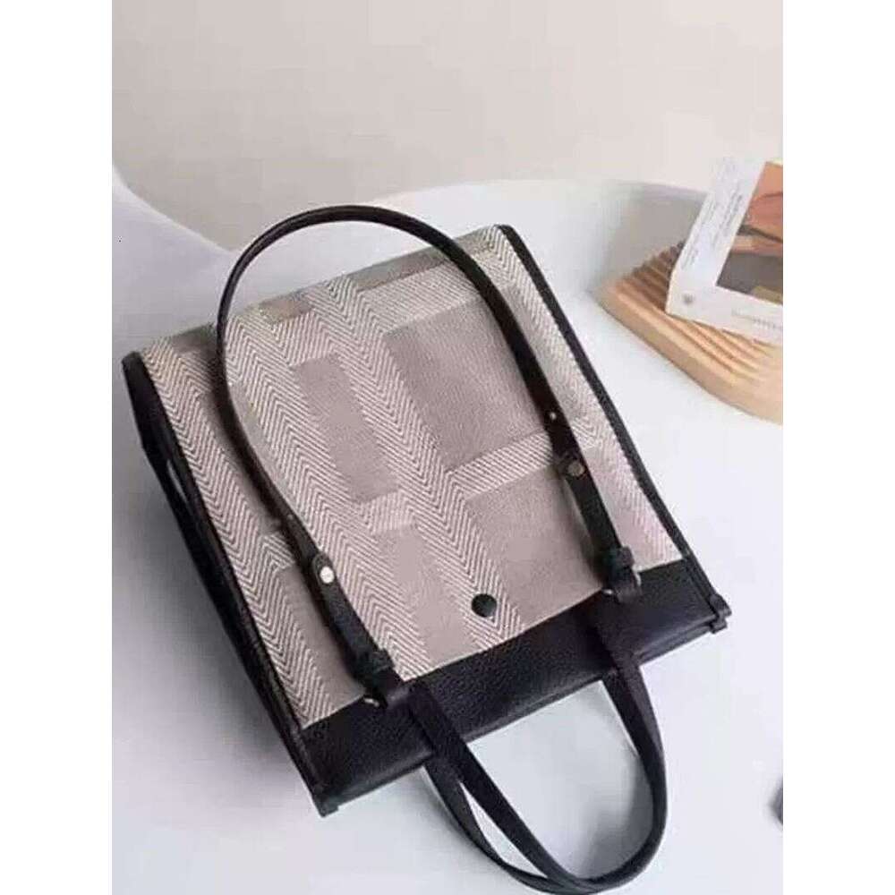 Designer Bag Tote Shoulder Bag Handheld Large Capacity Commuter Laptop For Women New High End Plaid Canvas Single Tote