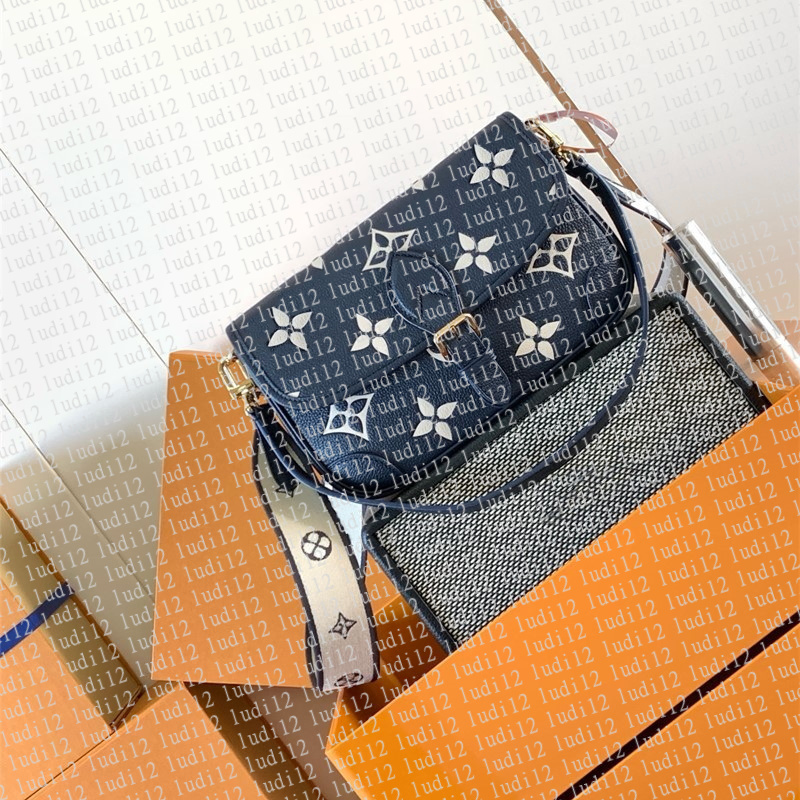 New must have Top quality designer handbag diane Baguette bag Womens crossbody shoulder bag mirror quality leather chain bag tote embossing fashion wallet 10a bags