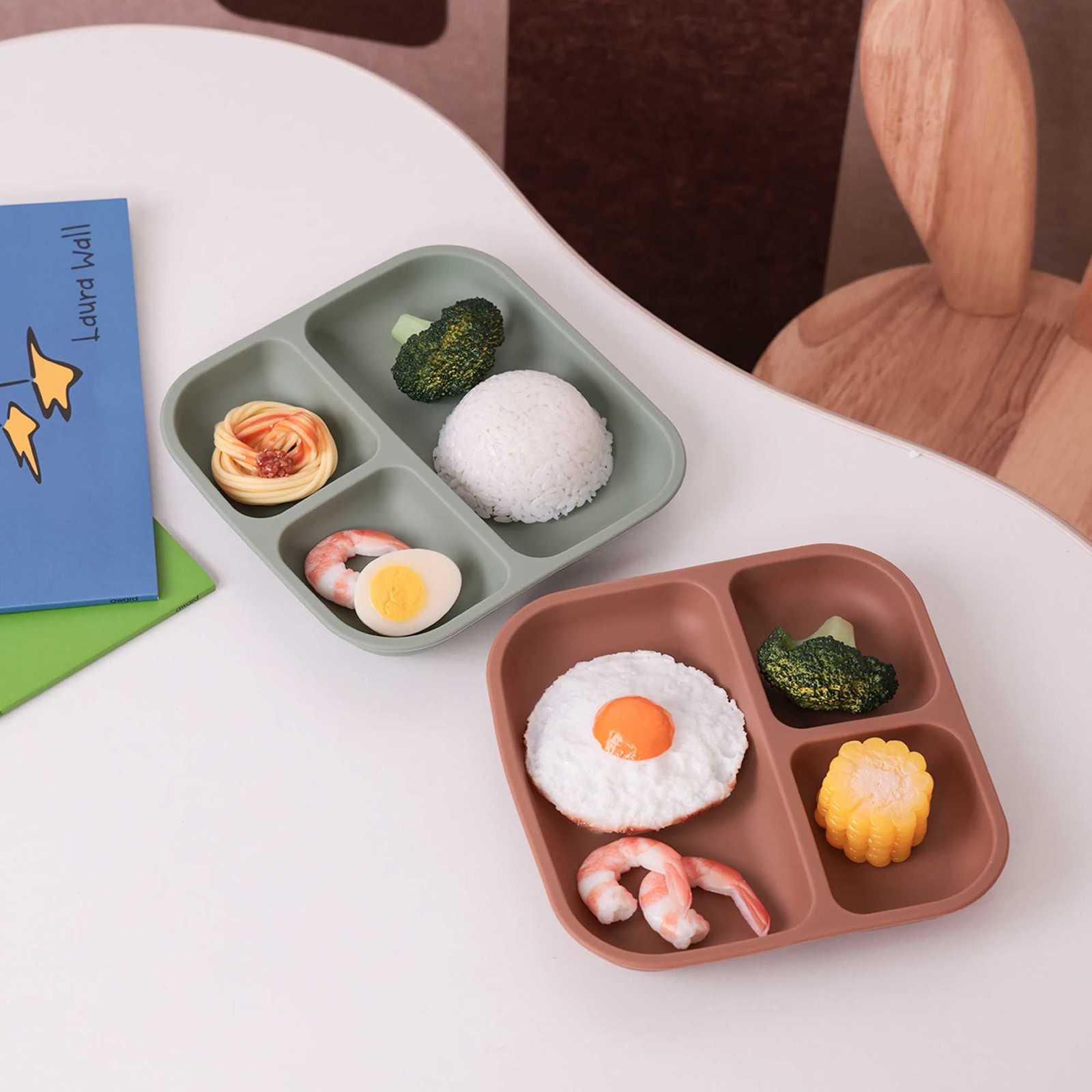 1PCS BPA Free Silicone Divided Plate Square Shape Baby Dishes Plate With Sucker Easy Clean Feeding Bowl Childrens Tableware X250806