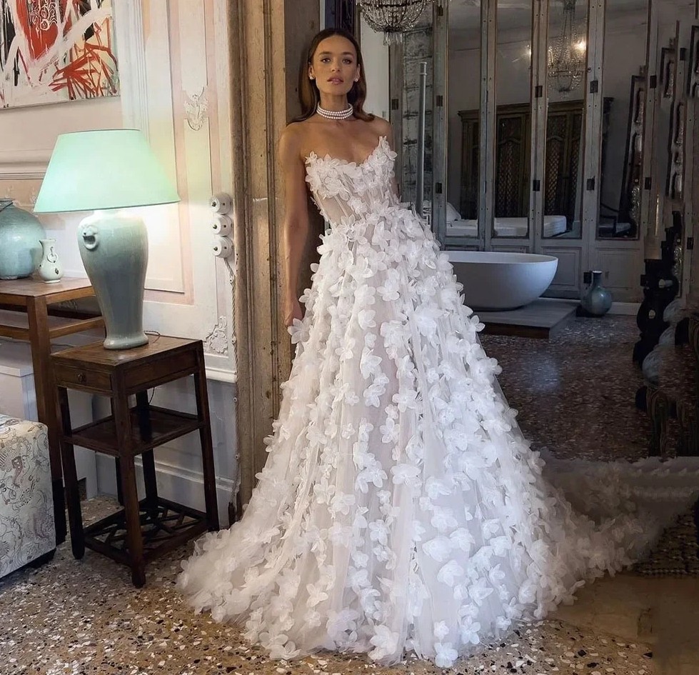 2025 Modern Boho Wedding Dresses Strapless 3D Flowers Lace A Line Tulle Church Bride Bridal Formal Grown Vestidos De Noiva