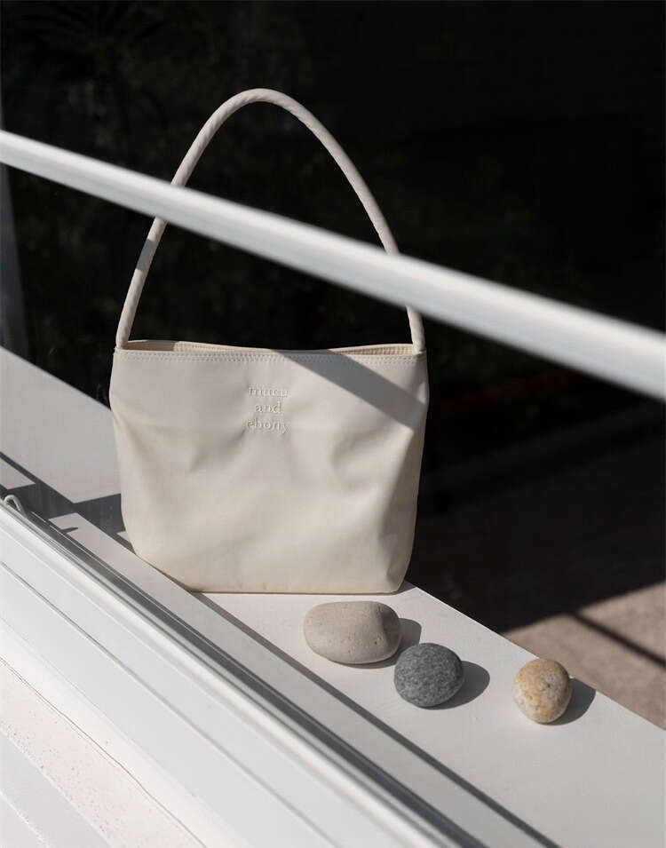 Korean Niche Mucu and Ebony Fashion Commuter Tote Handbag Nylon Underarm Bag for Women