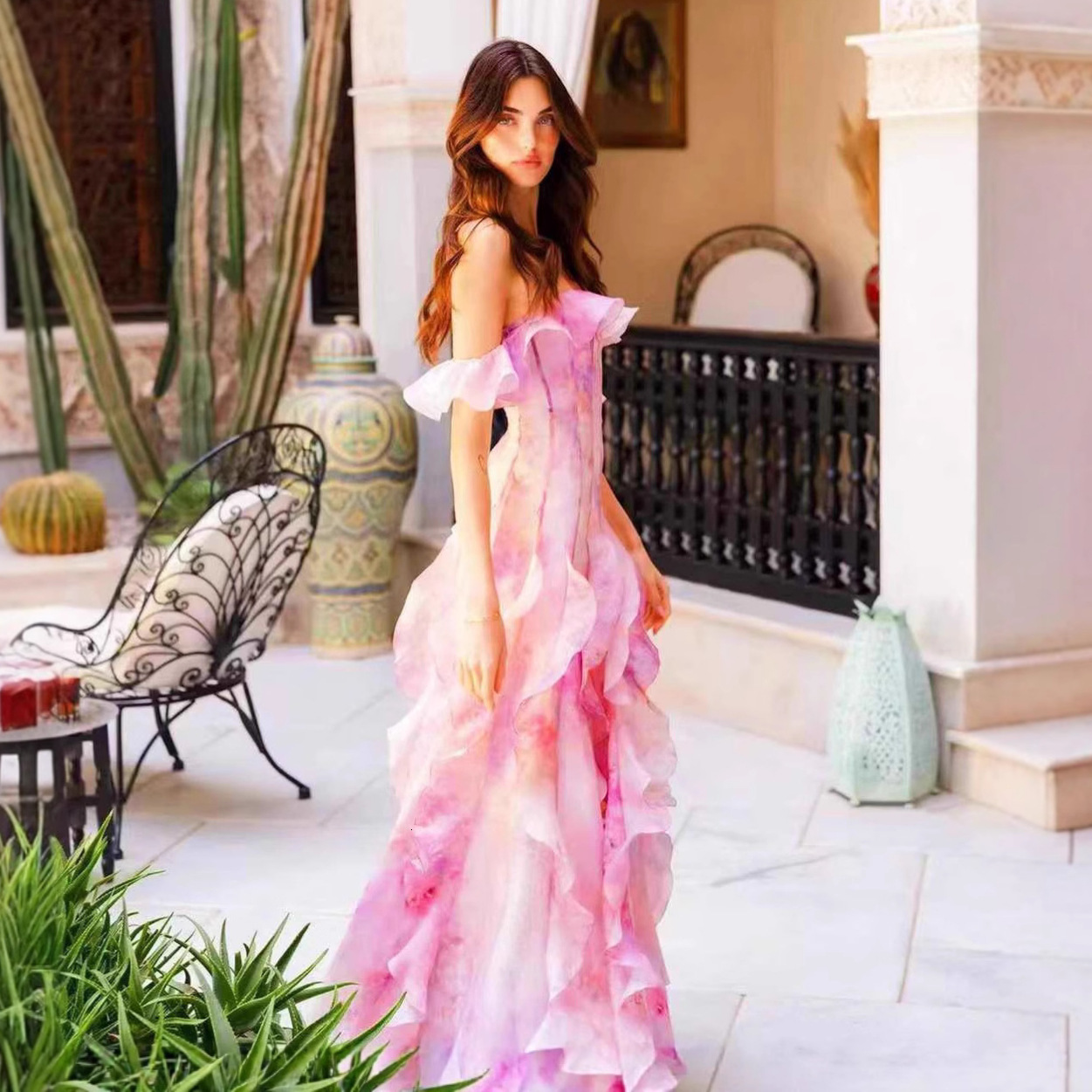 2025 trend Summer French Elegant Strapless Dress Summer New Fashionable Romantic Ruffle Design Slimming Printed Long Dress New Designer Dress