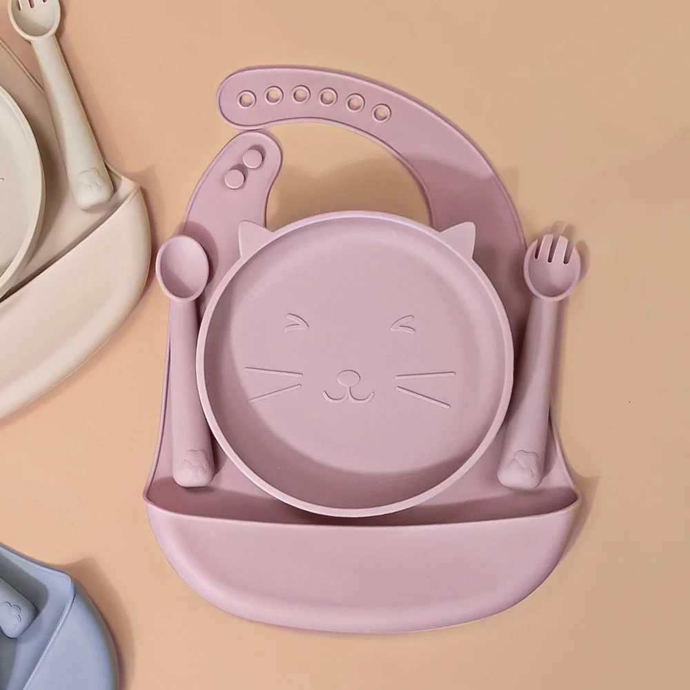 4PC/1Set Baby Feeding Tableware Set Silicone Shallow Tray With Suction Cup Baby Silicone Spoon Fork Silicone Infant Bib X250806