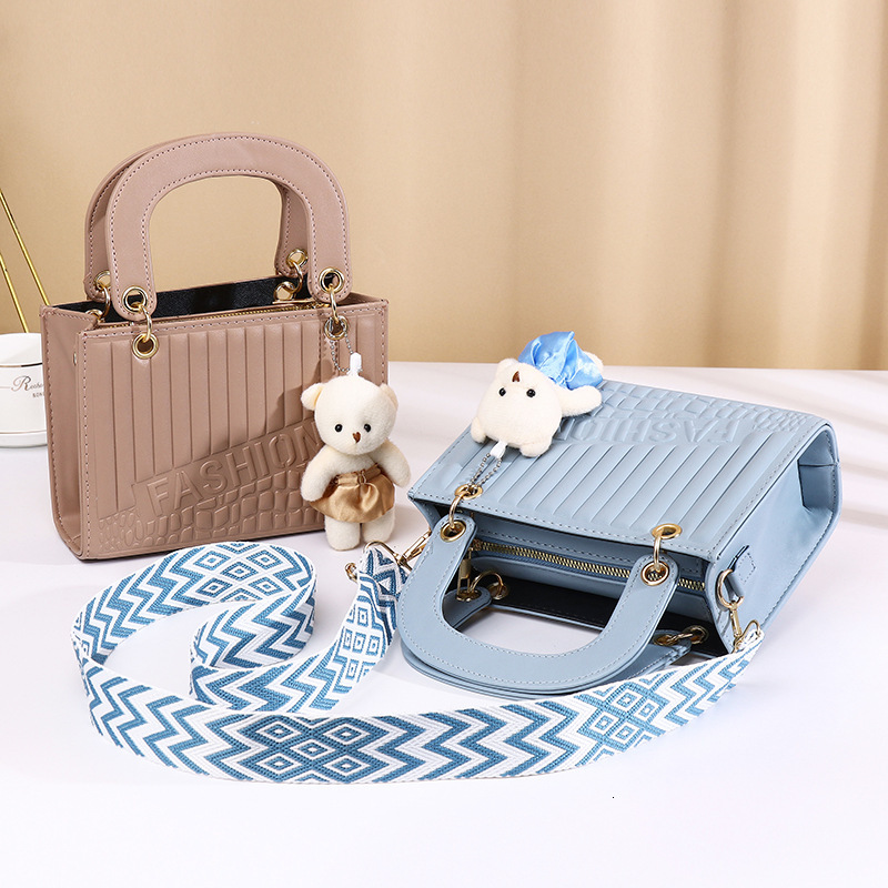 New Fashion High-End Handbag for Women, Quilted Embroidery Small with Bear Pendant, Single Shoulder Crossbody Square Bag
