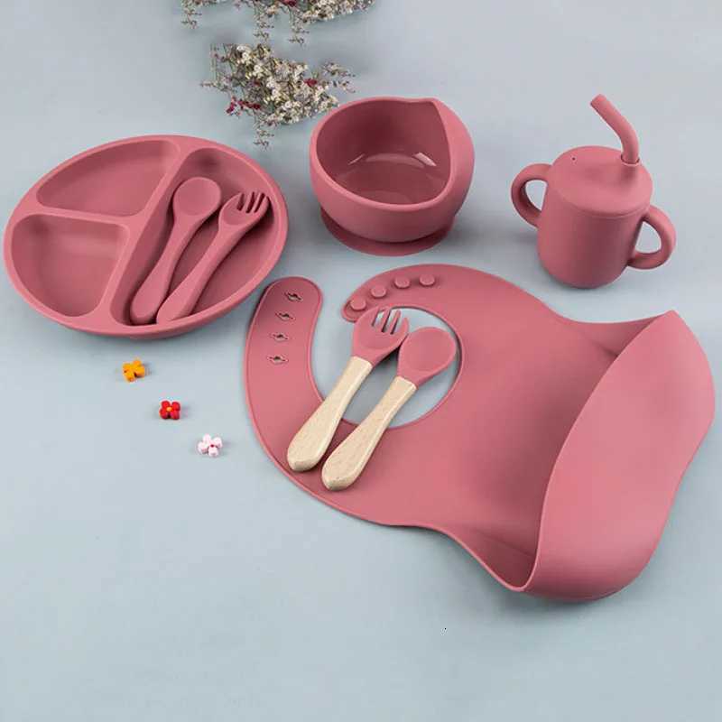 8PCS/Set BPA Free Silicone Baby Feeding Set Sucker Bowl Dishes Plate Straw Cup Spoon Forks Baby Bib For Childrens Tableware X2508061
