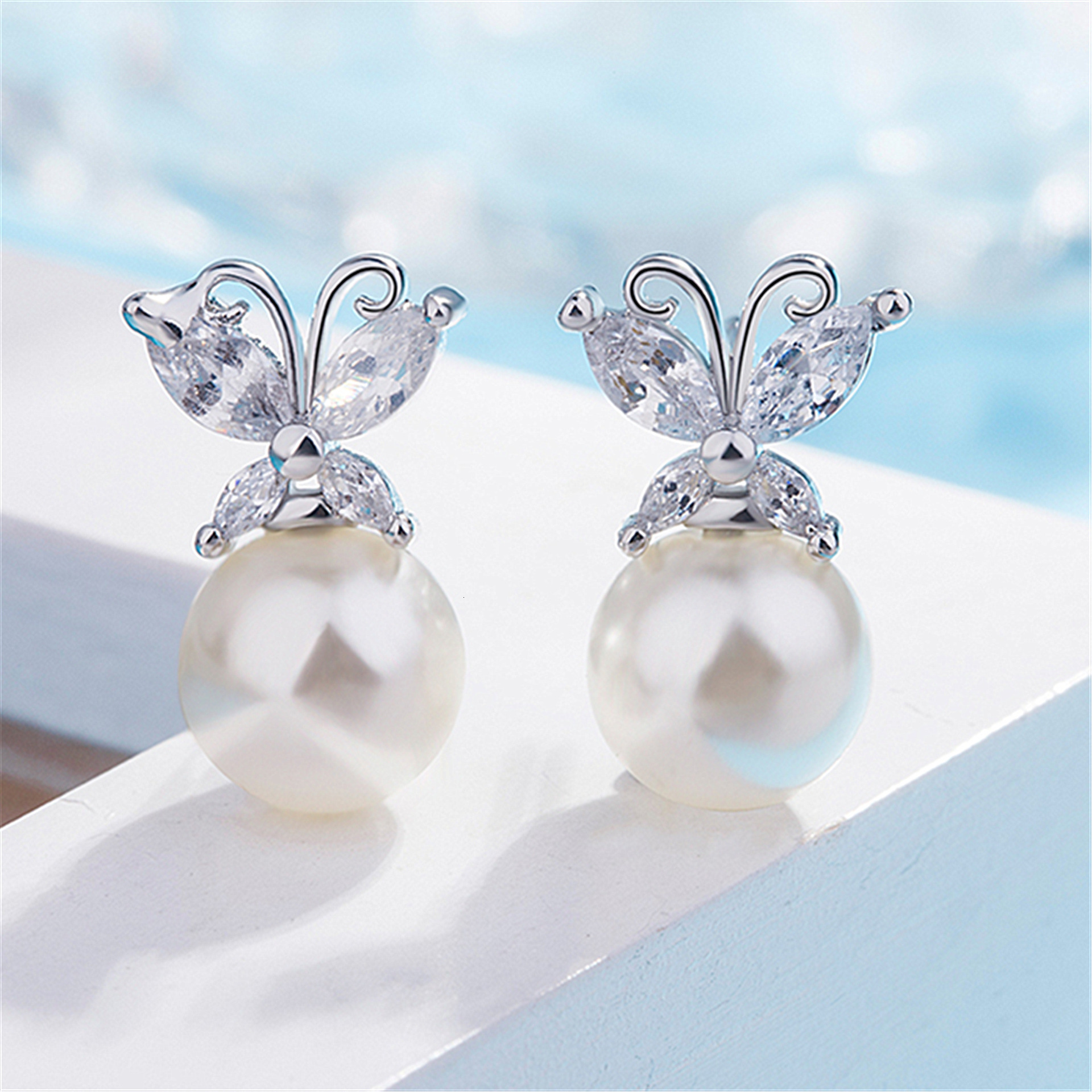 Free Shipping Designer Luxury Jewelry Elegant Women's Silver Earrings Fashion Diamond-encrusted Butterfly Pearl Pendant Simple Fresh Earrings Ear