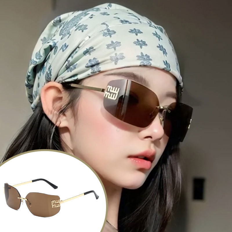 Classic Unisex Sunglasses - Timeless design perfect for cycling and sightseeing, with full UV defense.
