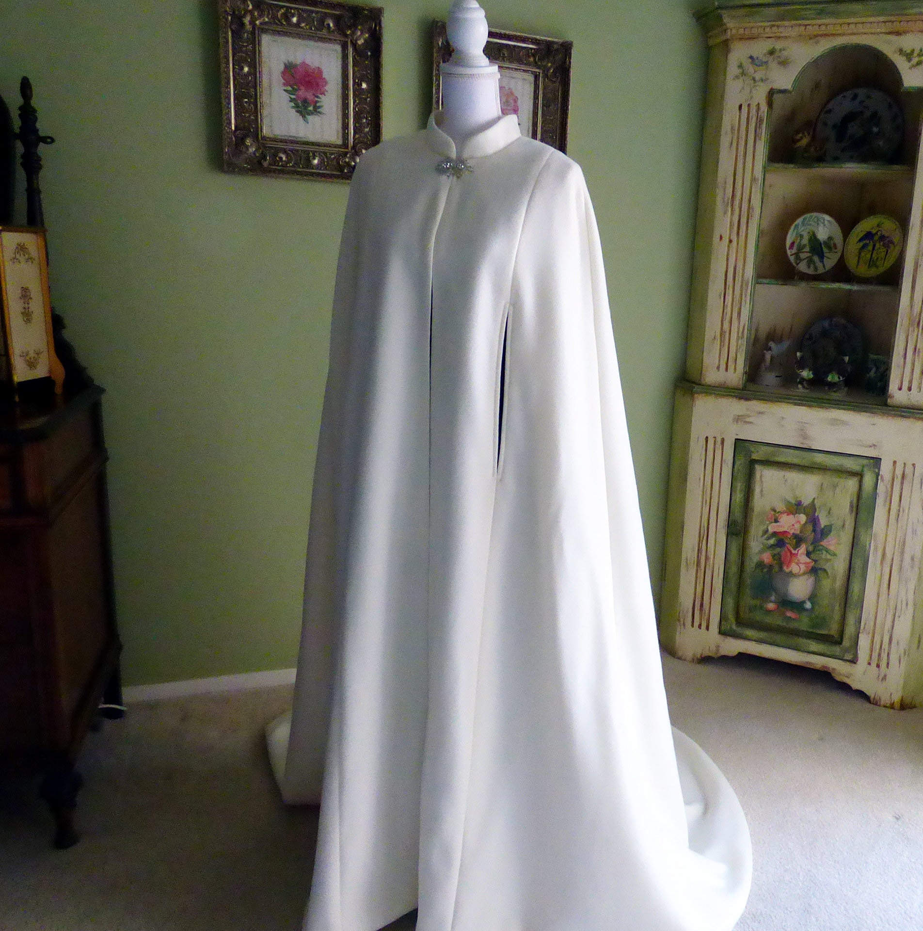 Long Wedding Bridal Cloak Shawl Hooded Bridal Cover Up Wedding Outerwear Party Costume Customized