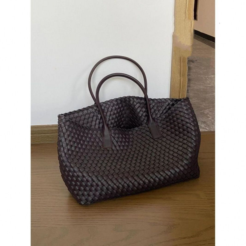 PU Soft Leather Texture Woven Bag Class Commute Bag 2025 Capacity Travel Bag Casual Handheld Shoulder Bag Internet Celebrity A12 250806