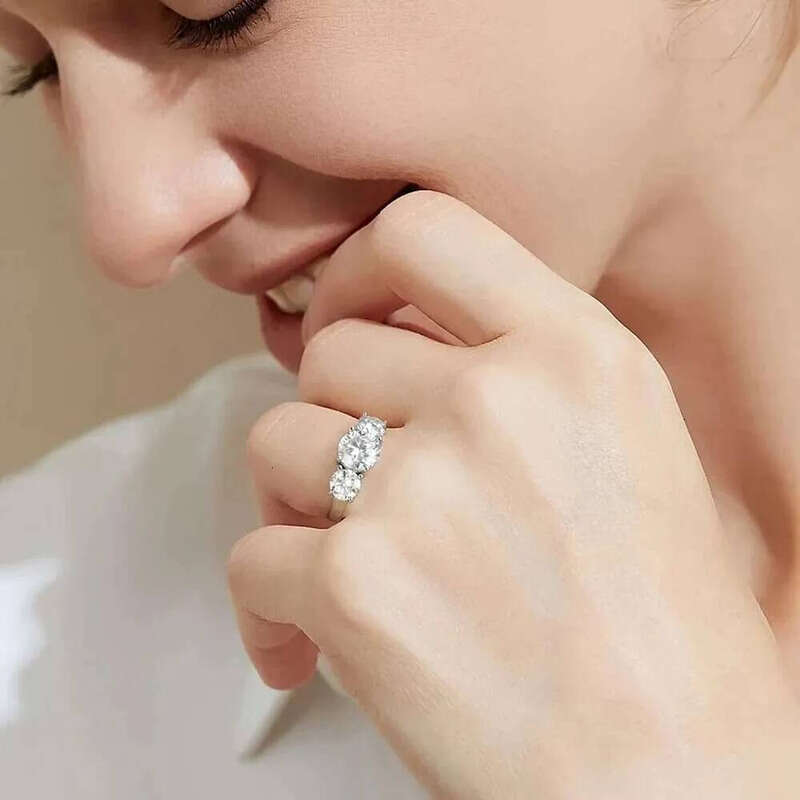2 Carat Moissanite Engagement Ring For Women 3 Stones Lab Dia Sterling Sier White Gold Plated Wedding Jewelry Gift