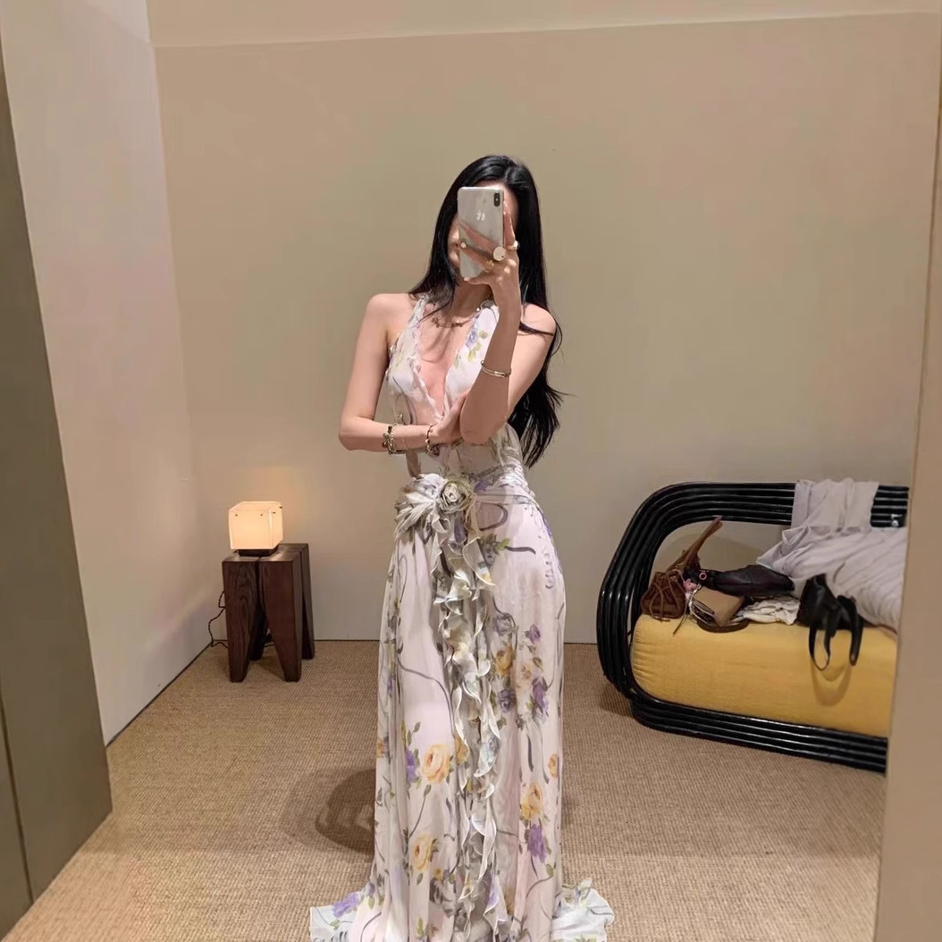 2025 summer niche elegant trend temperament backless dress women's V-neck flower pleated 3D flower long dress new designer dress