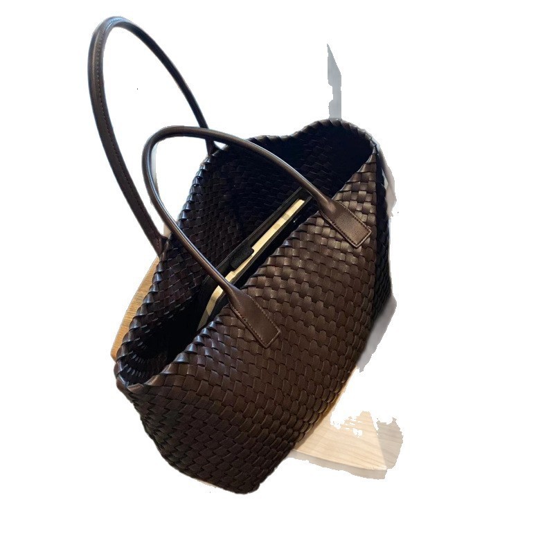 PU Soft Leather Texture Woven Bag Class Commute Bag 2025 Capacity Travel Bag Casual Handheld Shoulder Bag Internet Celebrity A12 250806